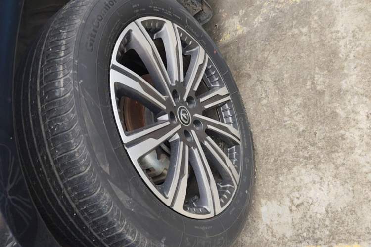 Used CHANGAN CS75 PLUS 2023 3rd Generation 1.5T Automatic Prestige Model Left Front Wheel Hub
