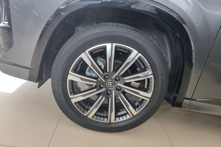 Used CHANGAN CS75 PLUS 2023 3rd Generation 1.5T Automatic Prestige Model Left Front Wheel Hub