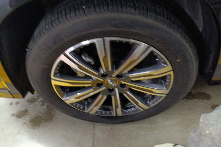 Used CHANGAN CS75 PLUS 2023 3rd Generation 1.5T Automatic Prestige Model Left Front Wheel Hub