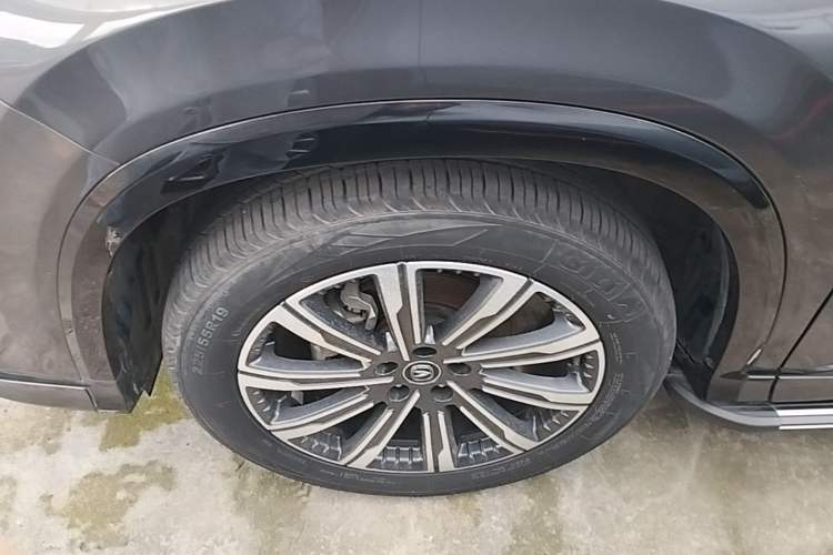 Used CHANGAN CS75 PLUS 2023 3rd Generation 1.5T Automatic Prestige Model Left Front Wheel Hub