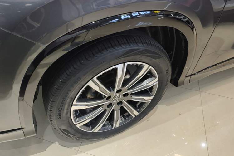 Used CHANGAN CS75 PLUS 2023 3rd Generation 1.5T Automatic Prestige Model Left Front Wheel Hub