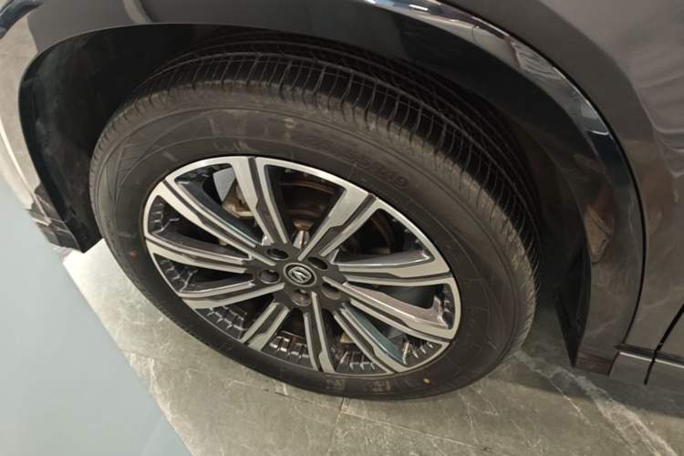 Used CHANGAN CS75 PLUS 2023 3rd Generation 1.5T Automatic Prestige Model Left Front Wheel Hub