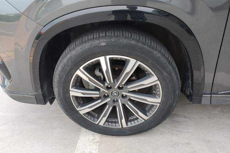 Used CHANGAN CS75 PLUS 2023 3rd Generation 1.5T Automatic Prestige Model Left Front Wheel Hub