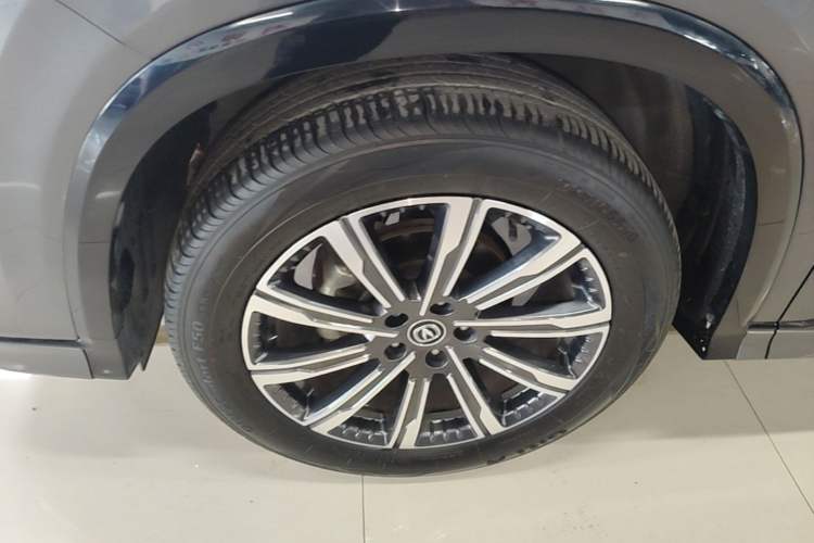 Used CHANGAN CS75 PLUS 2023 3rd Generation 1.5T Automatic Prestige Model Left Front Wheel Hub