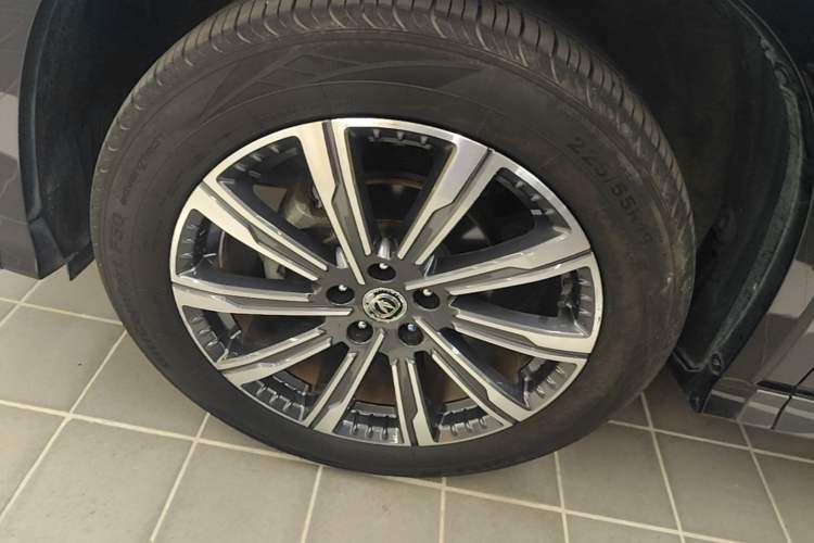 Used CHANGAN CS75 PLUS 2023 3rd Generation 1.5T Automatic Prestige Model Left Front Wheel Hub