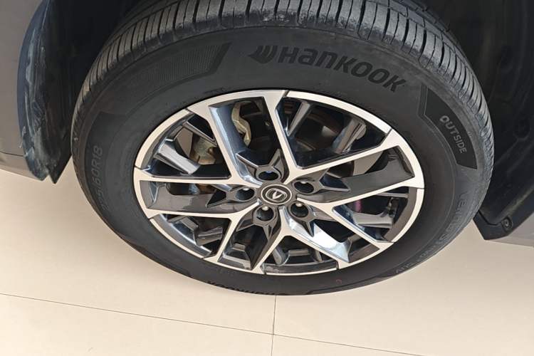 Used CHANGAN CS75 PLUS 2023 2nd Generation 1.5T Automatic Elite Version Left Front Wheel Hub