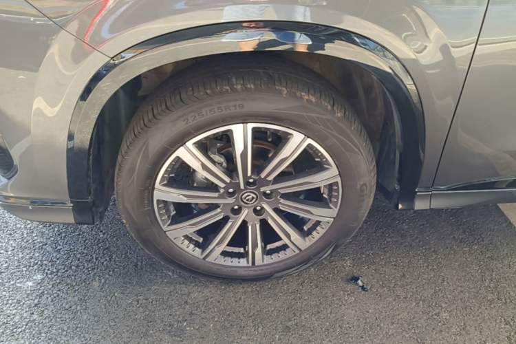 Used CHANGAN CS75 PLUS 2023 3rd Generation 1.5T Automatic Prestige Model Left Front Wheel Hub