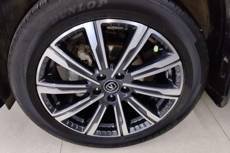 Used CHANGAN CS75 PLUS 2023 3rd Generation 1.5T Automatic Prestige Model Left Front Wheel Hub