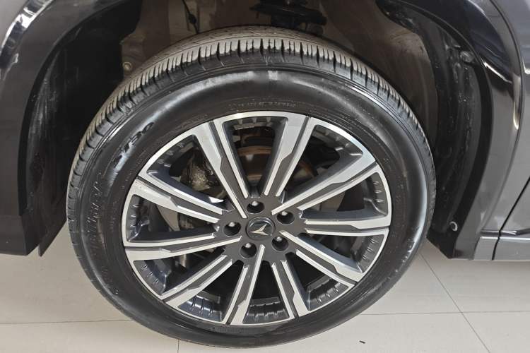 Used CHANGAN CS75 PLUS 2023 3rd Generation 1.5T Automatic Prestige Model Left Front Wheel Hub