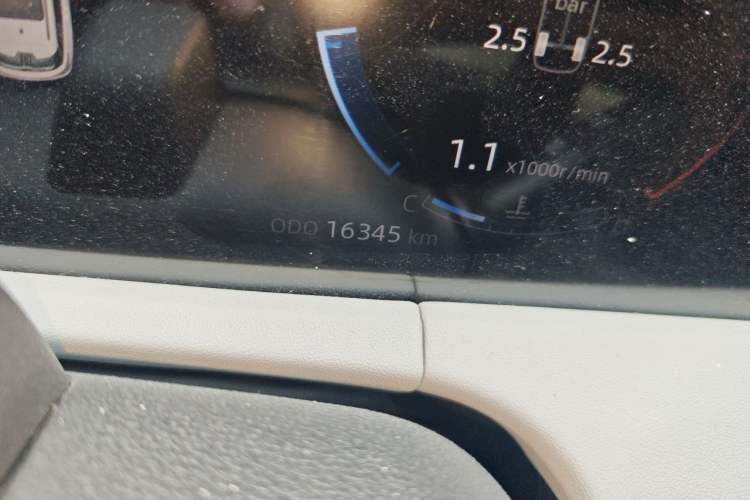 Used CHANGAN CS75 PLUS 2023 3rd Generation 1.5T Automatic Pilot Model Odometer Close Up