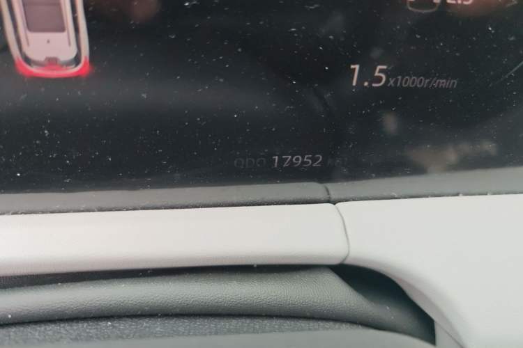 Used CHANGAN CS75 PLUS 2023 3rd Generation 1.5T Automatic Pilot Model Odometer Close Up