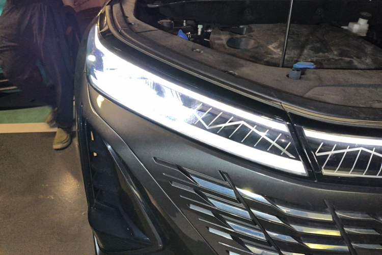 Used CHANGAN CS75 PLUS 2023 3rd Generation 1.5T Automatic Prestige Model Right Front Headlight