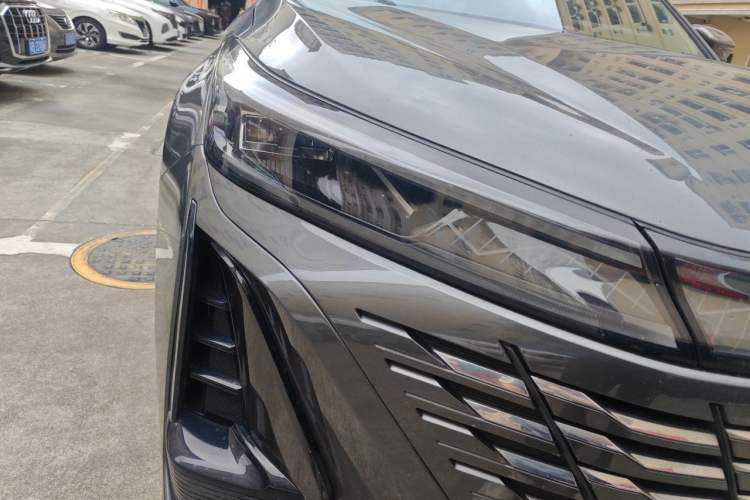 Used CHANGAN CS75 PLUS 2023 3rd Generation 1.5T Automatic Prestige Model Right Front Headlight
