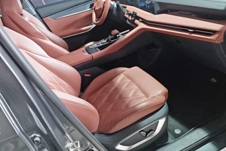 Used CHANGAN CS75 PLUS 2023 3rd Generation 1.5T Automatic Prestige Model Right Front Seat