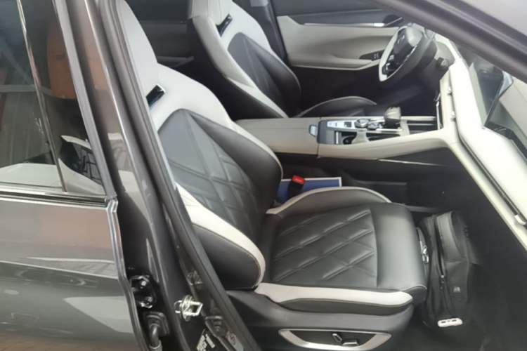 Used CHANGAN CS75 PLUS 2023 3rd Generation 1.5T Automatic Prestige Model Right Front Seat