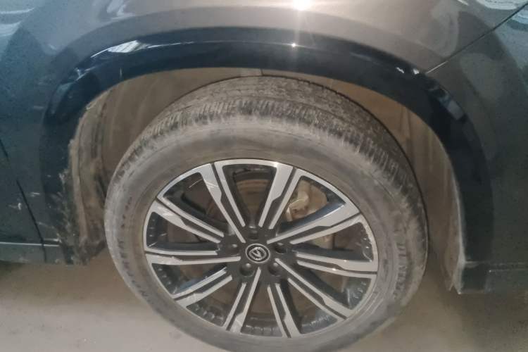 Used CHANGAN CS75 PLUS 2023 3rd Generation 1.5T Automatic Prestige Model Right Front Wheel Hub
