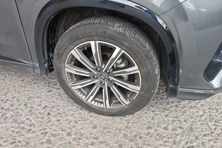 Used CHANGAN CS75 PLUS 2023 3rd Generation 1.5T Automatic Prestige Model Right Front Wheel Hub