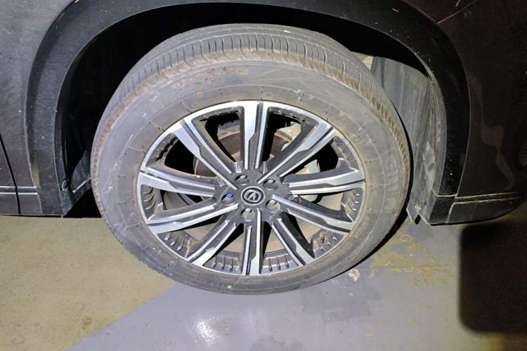 Used CHANGAN CS75 PLUS 2023 3rd Generation 1.5T Automatic Prestige Model Right Front Wheel Hub