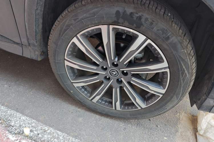 Used CHANGAN CS75 PLUS 2023 3rd Generation 1.5T Automatic Prestige Model Right Front Wheel Hub