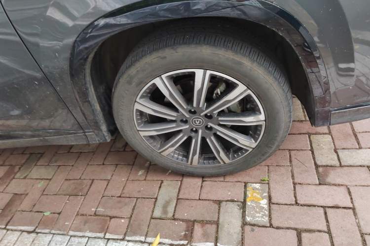 Used CHANGAN CS75 PLUS 2023 3rd Generation 2.0T Automatic Prestige Version Right Front Wheel Hub