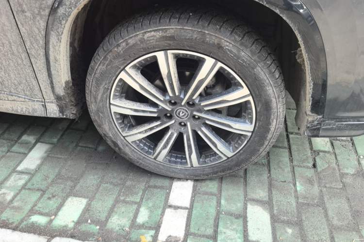 Used CHANGAN CS75 PLUS 2023 3rd Generation 1.5T Automatic Prestige Model Right Front Wheel Hub