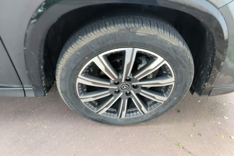 Used CHANGAN CS75 PLUS 2023 3rd Generation 1.5T Automatic Prestige Model Right Front Wheel Hub