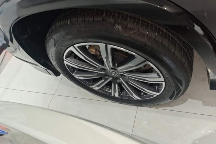 Used CHANGAN CS75 PLUS 2023 3rd Generation 1.5T Automatic Prestige Model Right Rear Wheel Hub