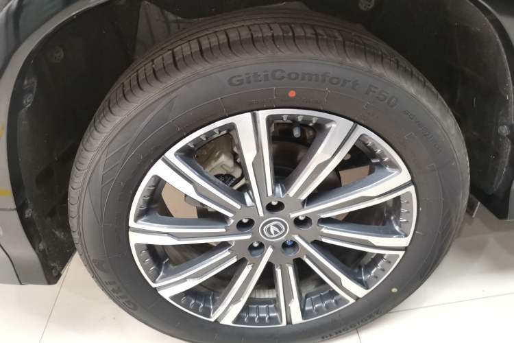Used CHANGAN CS75 PLUS 2023 3rd Generation 1.5T Automatic Prestige Model Right Rear Wheel Hub