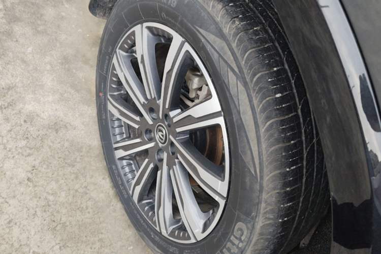 Used CHANGAN CS75 PLUS 2023 3rd Generation 1.5T Automatic Prestige Model Right Rear Wheel Hub
