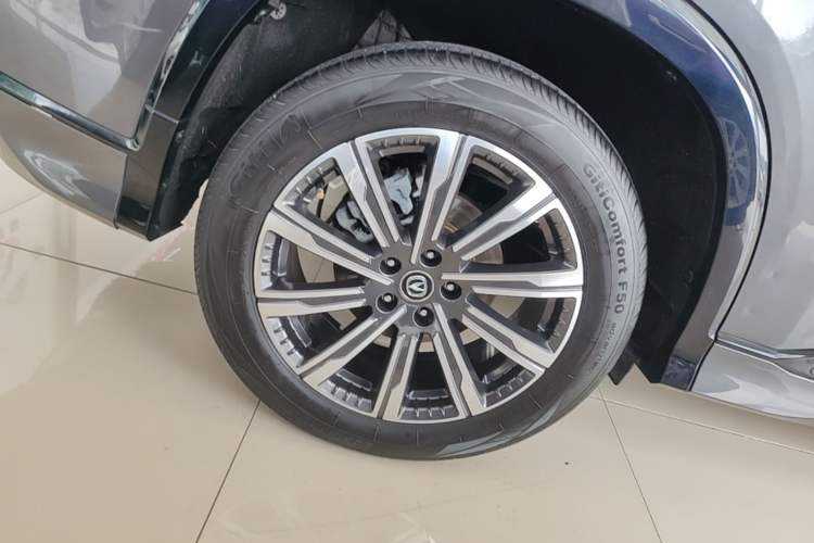 Used CHANGAN CS75 PLUS 2023 3rd Generation 1.5T Automatic Prestige Model Right Rear Wheel Hub