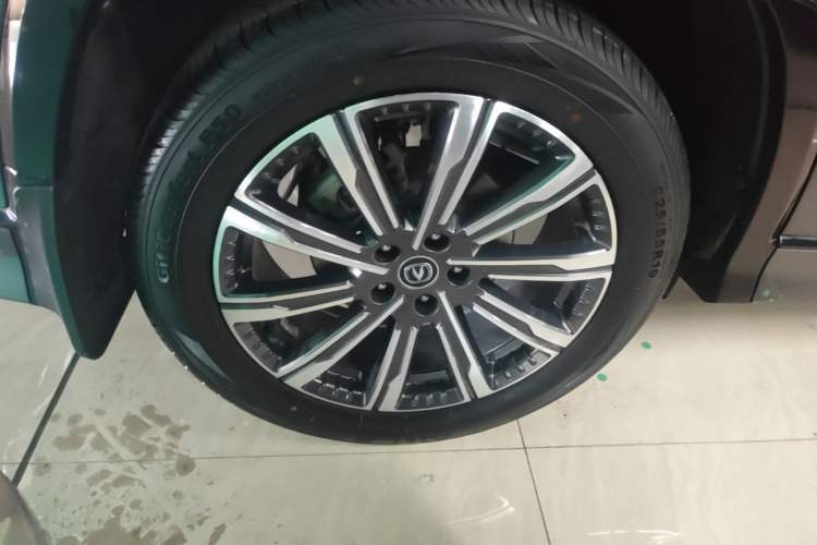 Used CHANGAN CS75 PLUS 2023 3rd Generation 1.5T Automatic Prestige Model Right Rear Wheel Hub
