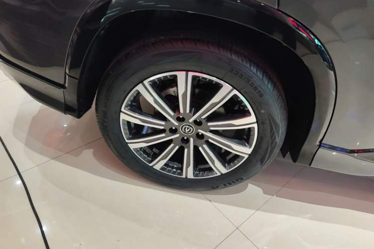 Used CHANGAN CS75 PLUS 2023 3rd Generation 1.5T Automatic Prestige Model Right Rear Wheel Hub