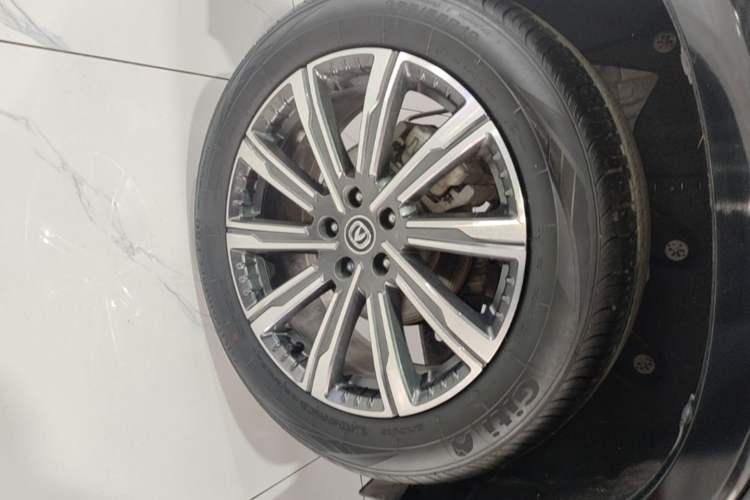 Used CHANGAN CS75 PLUS 2023 3rd Generation 1.5T Automatic Prestige Model Right Rear Wheel Hub