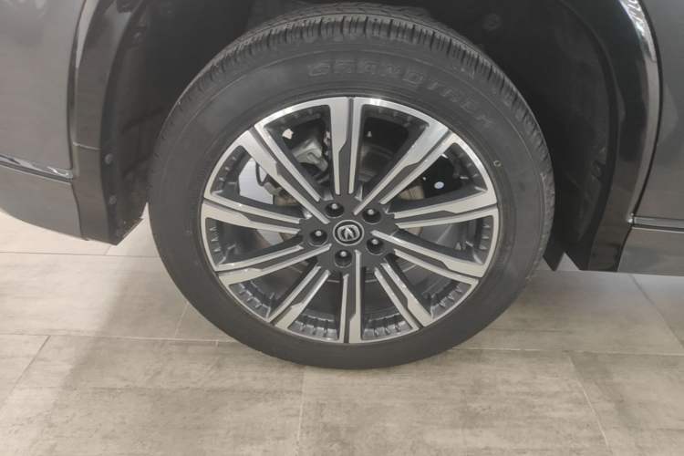 Used CHANGAN CS75 PLUS 2023 3rd Generation 1.5T Automatic Prestige Model Right Rear Wheel Hub
