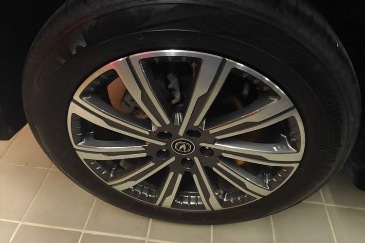 Used CHANGAN CS75 PLUS 2023 3rd Generation 1.5T Automatic Prestige Model Right Rear Wheel Hub