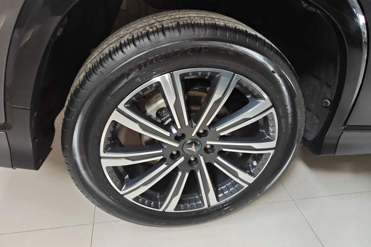 Used CHANGAN CS75 PLUS 2023 3rd Generation 1.5T Automatic Prestige Model Right Rear Wheel Hub