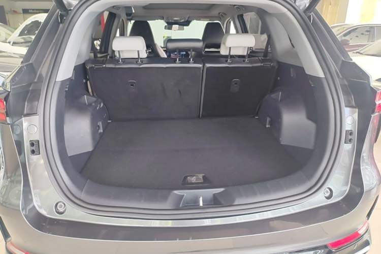 Used CHANGAN CS75 PLUS 2023 3rd Generation 1.5T Automatic Pilot Model Trunk