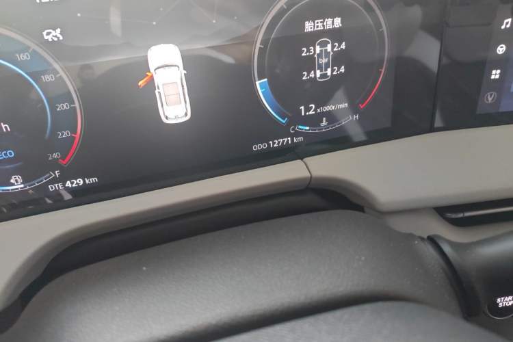 Used CHANGAN CS75 PLUS 2023 3rd Generation 1.5T Automatic Prestige Model Odometer Close Up