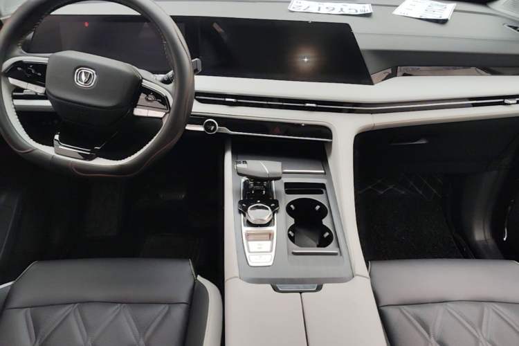 Used CHANGAN CS75 PLUS 2023 3rd Generation 1.5T Automatic Prestige Model Center Console