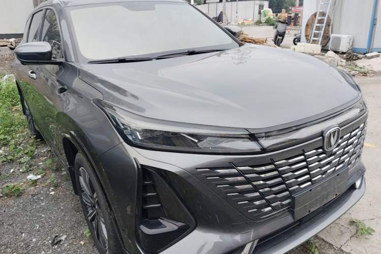 Used CHANGAN CS75 PLUS 2023 3rd Generation 1.5T Automatic Prestige Model Front Right 45 Deg