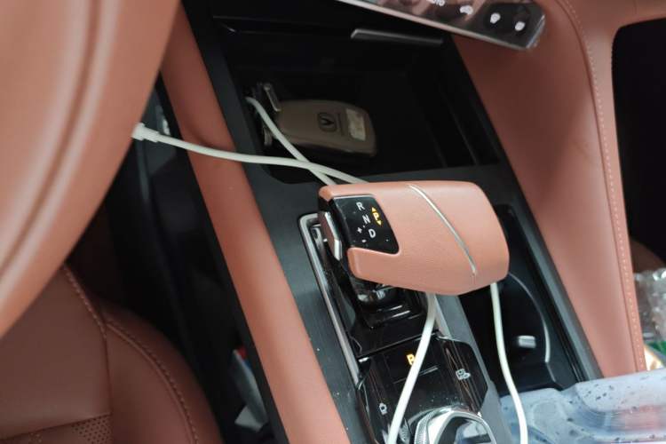 Used CHANGAN CS75 PLUS 2023 3rd Generation 1.5T Automatic Luxury Model Gear Lever