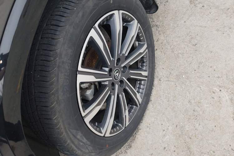 Used CHANGAN CS75 PLUS 2023 3rd Generation 1.5T Automatic Prestige Model Left Front Wheel Hub