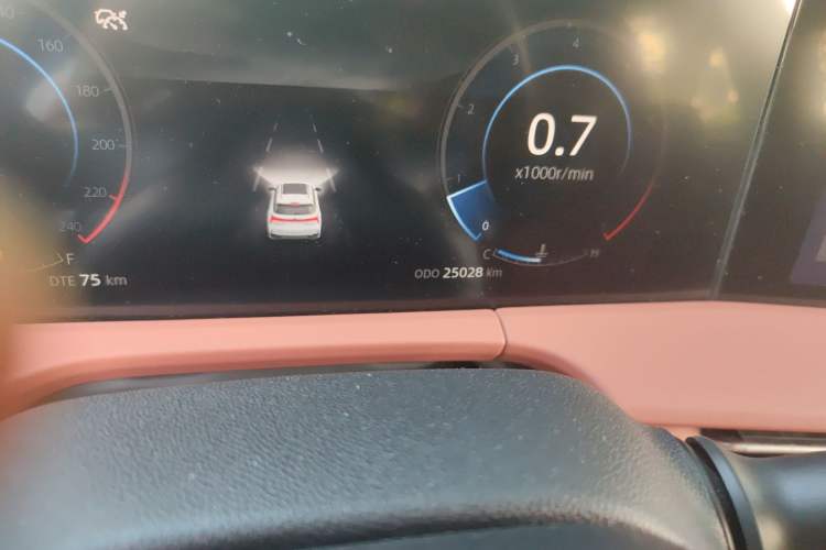Used CHANGAN CS75 PLUS 2023 3rd Generation 1.5T Automatic Prestige Model Odometer Close Up