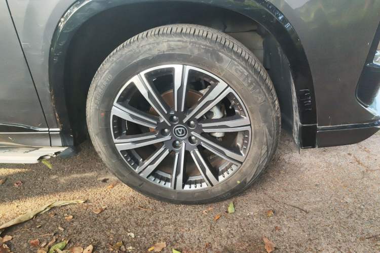 Used CHANGAN CS75 PLUS 2023 3rd Generation 1.5T Automatic Prestige Model Right Front Wheel Hub