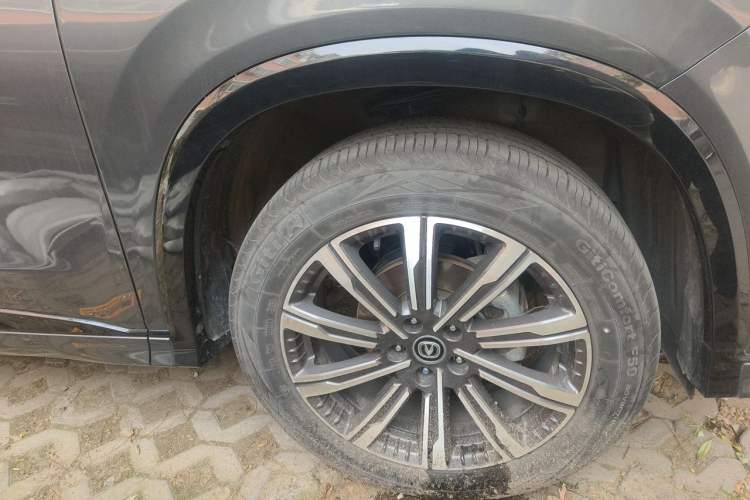 Used CHANGAN CS75 PLUS 2023 3rd Generation 1.5T Automatic Prestige Model Right Front Wheel Hub