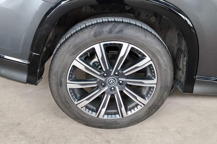 Used CHANGAN CS75 PLUS 2023 3rd Generation 1.5T Automatic Prestige Model Right Rear Wheel Hub
