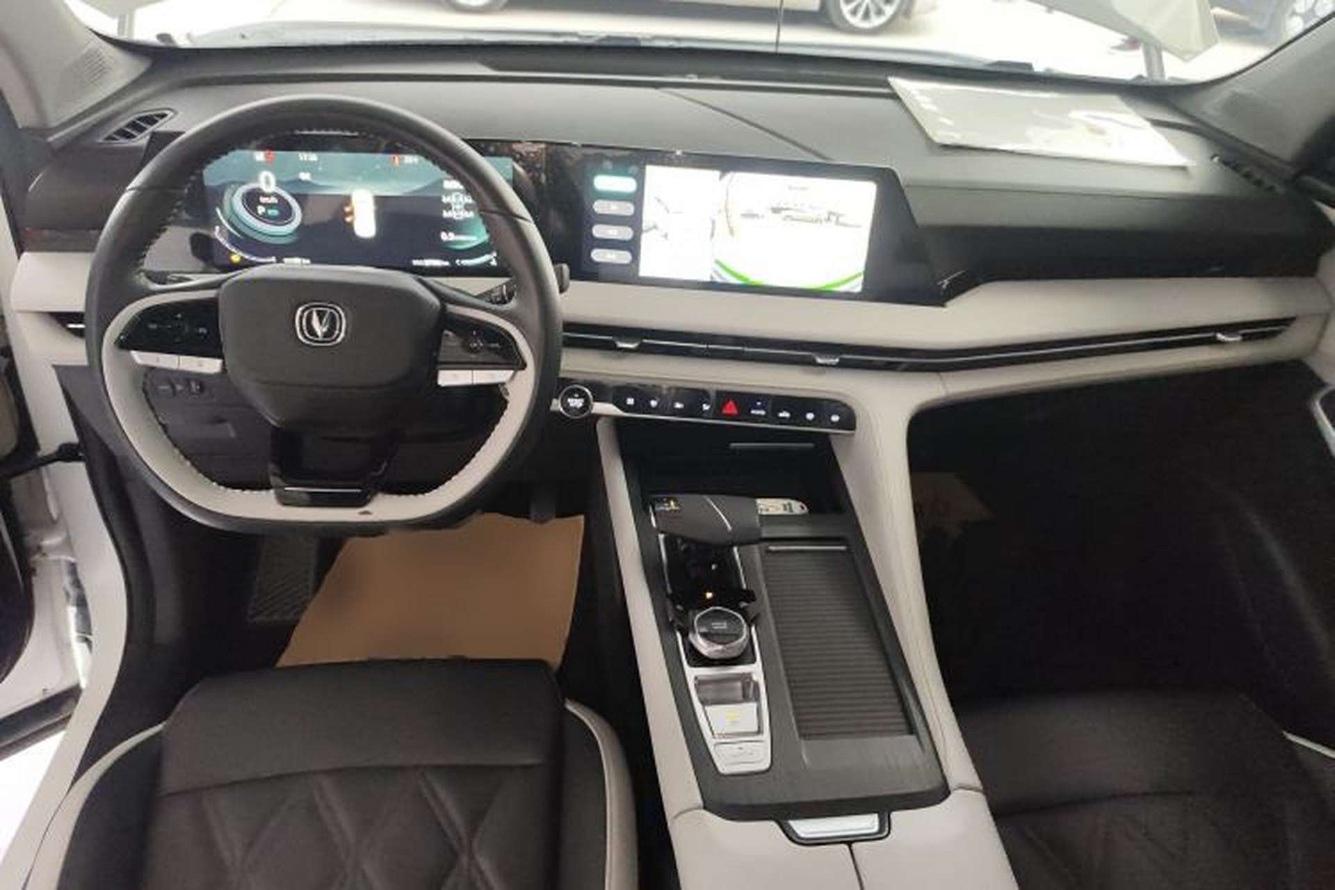Used CHANGAN CS75 PLUS 2023 3rd Generation 1.5T Automatic Prestige Model Center Console