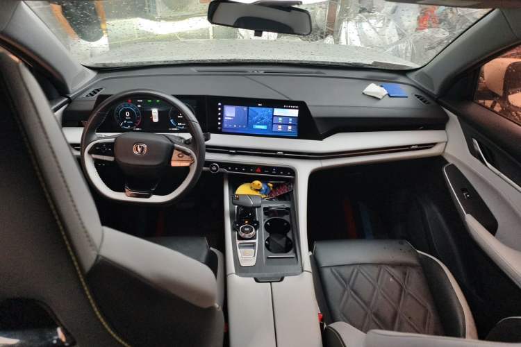 Used CHANGAN CS75 PLUS 2023 3rd Generation 1.5T Automatic Prestige Model Center Console