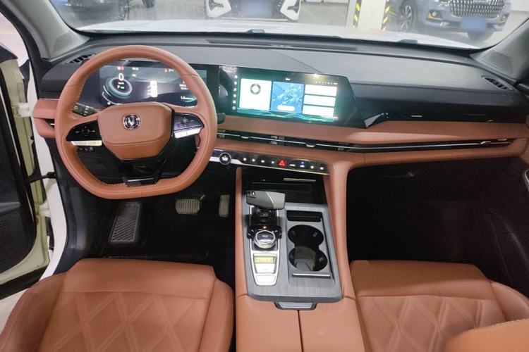 Used CHANGAN CS75 PLUS 2023 3rd Generation 2.0T Automatic Prestige Version Center Console