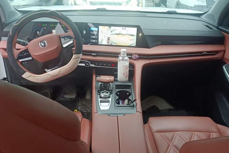 Used CHANGAN CS75 PLUS 2023 3rd Generation 1.5T Automatic Prestige Model Center Console